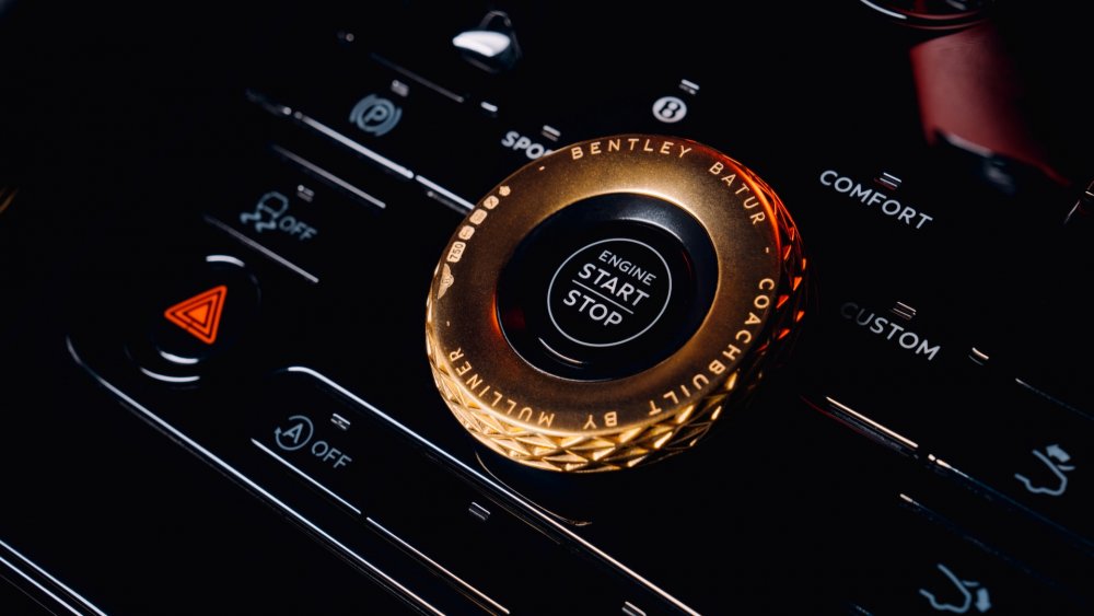 Bentley Batur украшен золотой отделкой салона, напечатанной на 3D-принтере